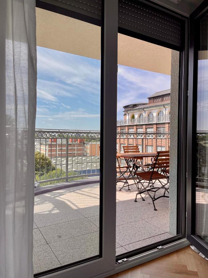 Cls Zentrale City-Wohnung In Hamburg Mit E-Laden Und Tiefgarage, Grosser Balkon, Blick Ueber Hamburg, Parkplatz, Cafe Im Haus, Bushaltestelle Direkt Gegenueber, Flex Check In ภายนอก รูปภาพ