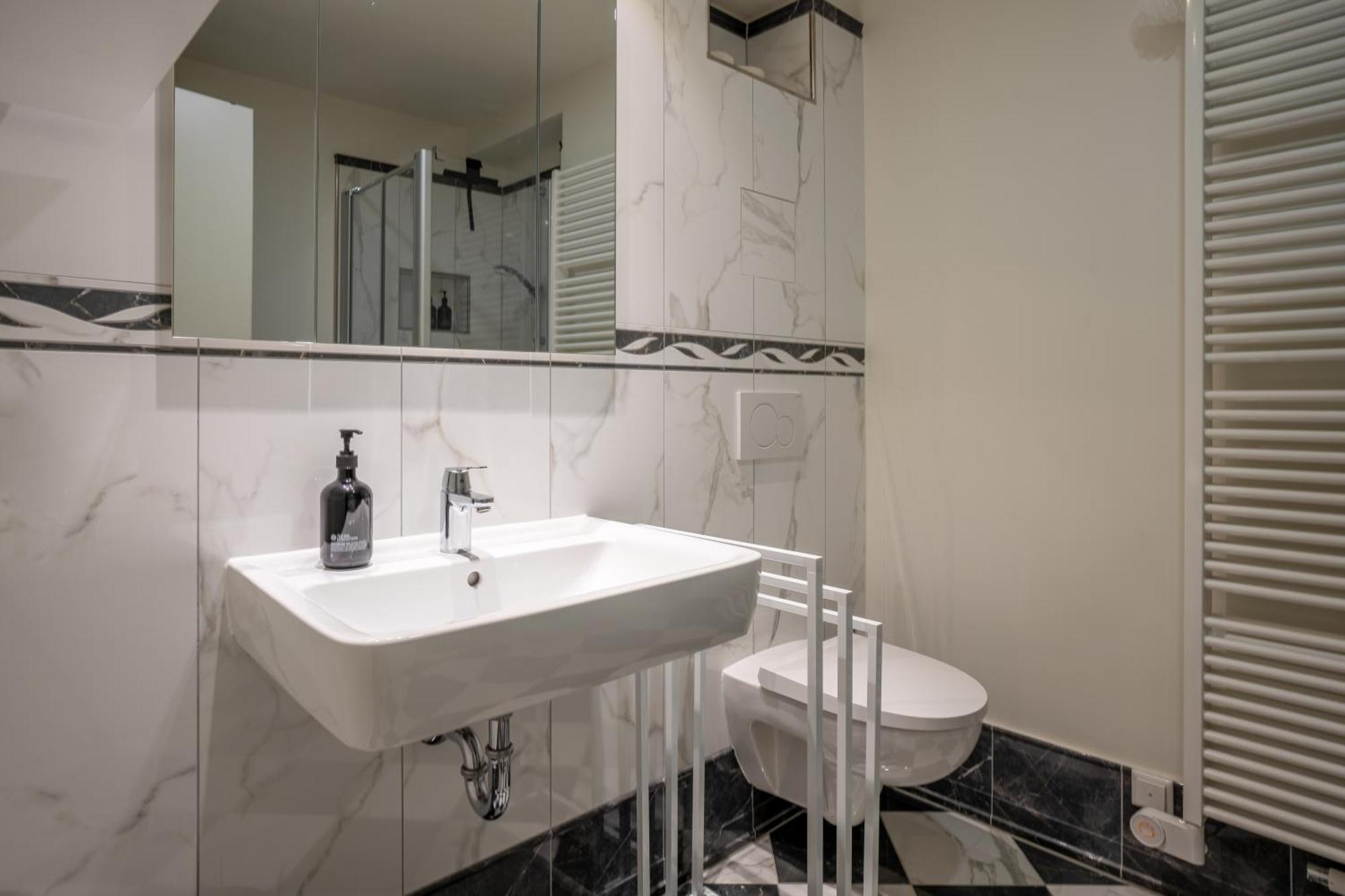 Cls Zentrale City-Wohnung In Hamburg Mit E-Laden Und Tiefgarage, Grosser Balkon, Blick Ueber Hamburg, Parkplatz, Cafe Im Haus, Bushaltestelle Direkt Gegenueber, Flex Check In ภายนอก รูปภาพ
